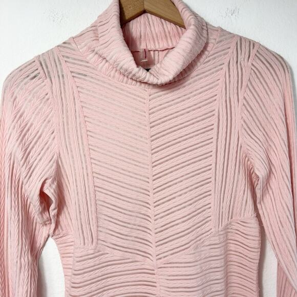 FREE PEOPLE MOVEMENT WOMEN'S LIGHT PINK TURTLENECK SHEER ATHLETHIC TOP LARGE - Picture 2 of 6